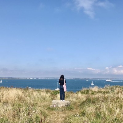 ɫ student Linh looking out to sea